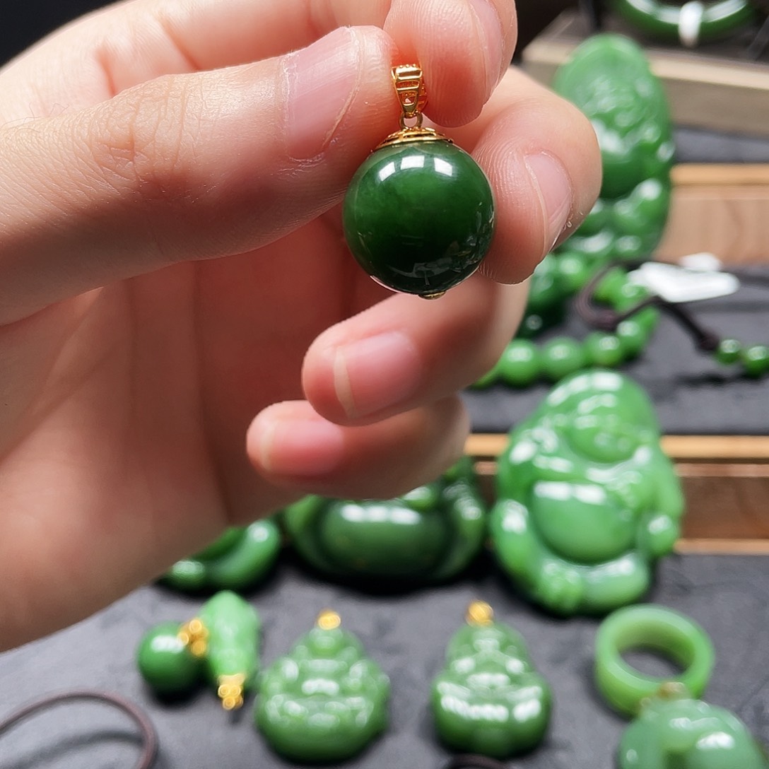 和田玉（碧玉）颈饰18K金镶嵌