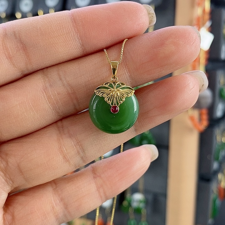 和田玉吊坠(赠链)18K金镶嵌