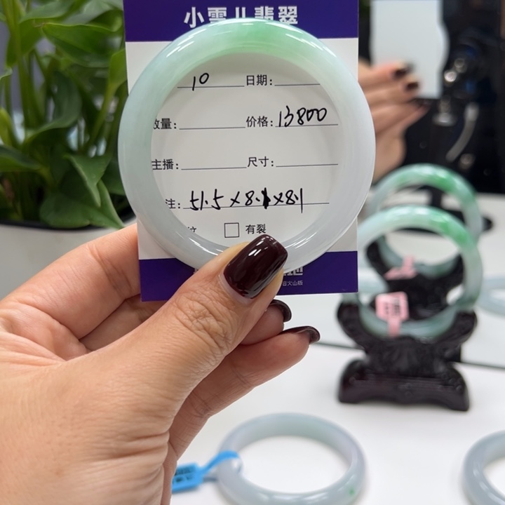 翡翠未镶嵌手镯10。                    