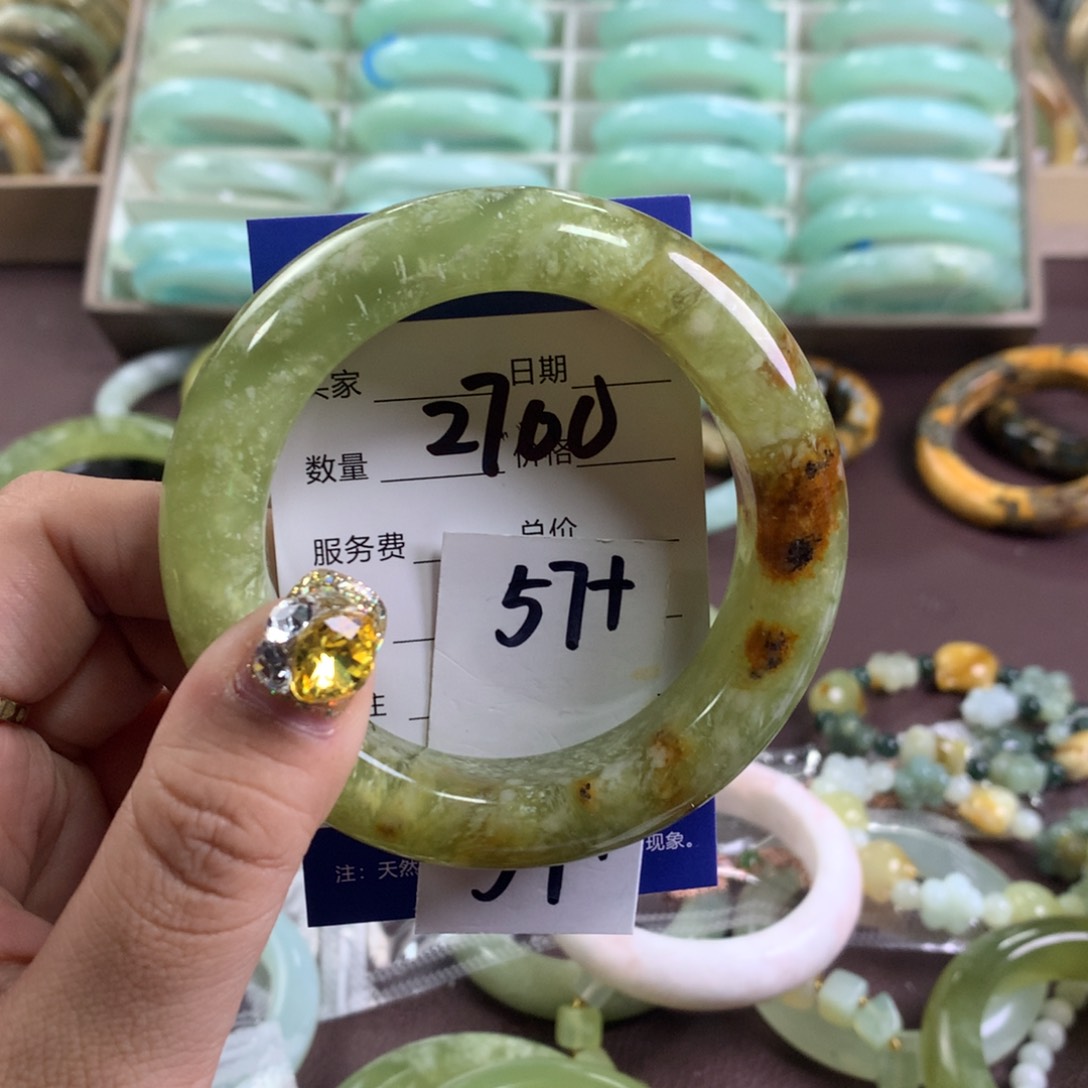 蛇纹石玉手镯未镶嵌2700