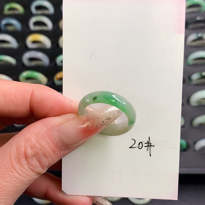 翡翠戒圈未镶嵌翡翠