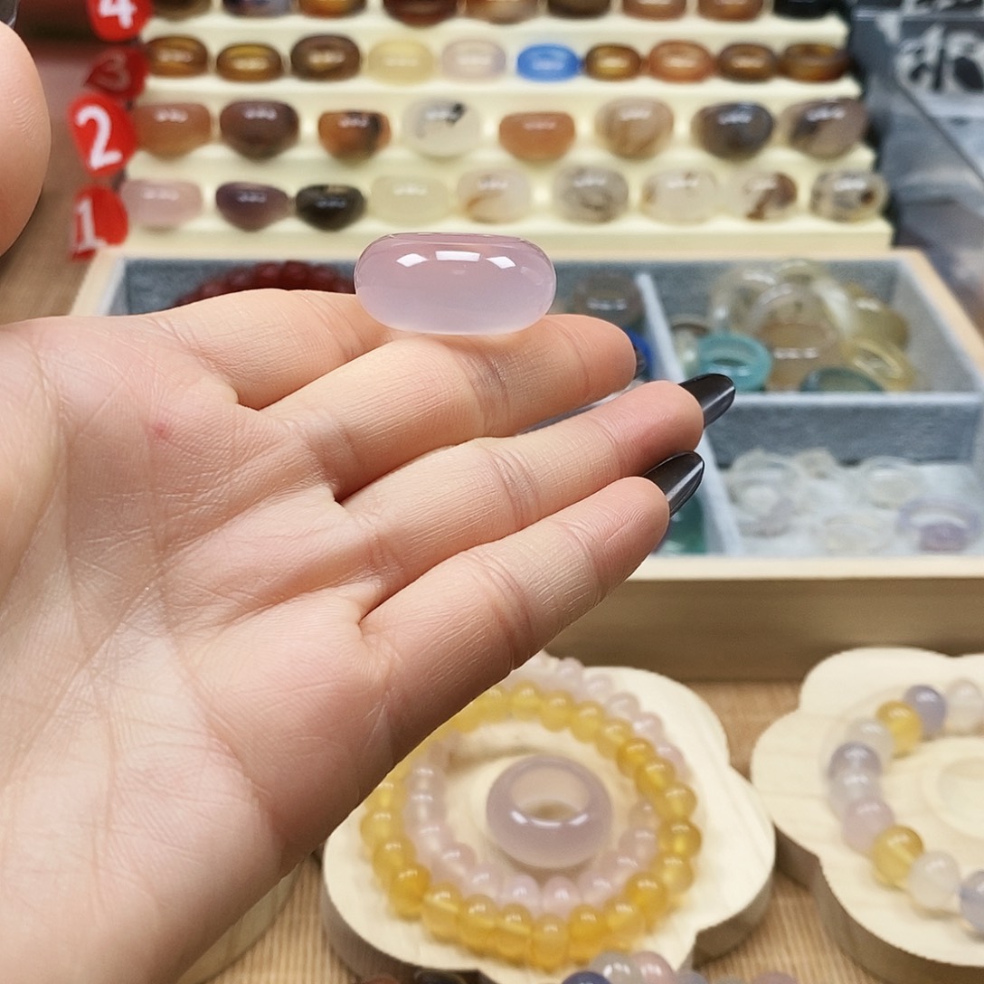 樱***子玛瑙/玉髓未镶嵌戒指