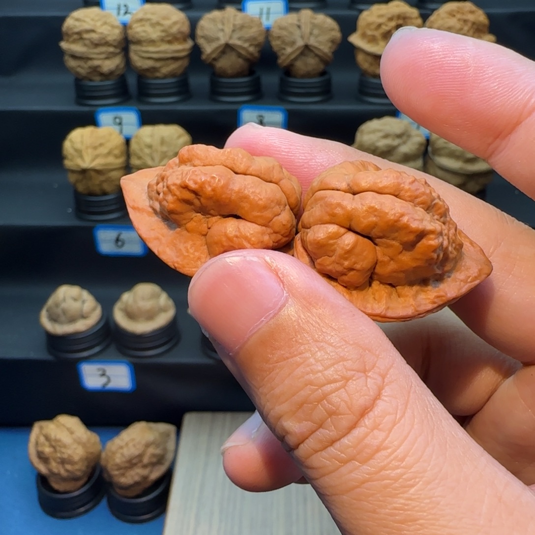 自***头把件桃核小云石观音