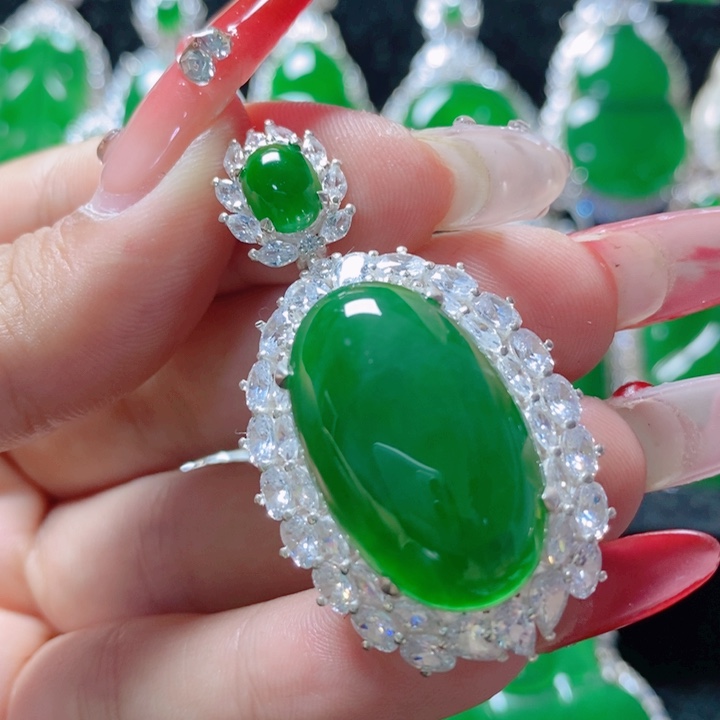 翡翠颈饰银S925镶嵌          