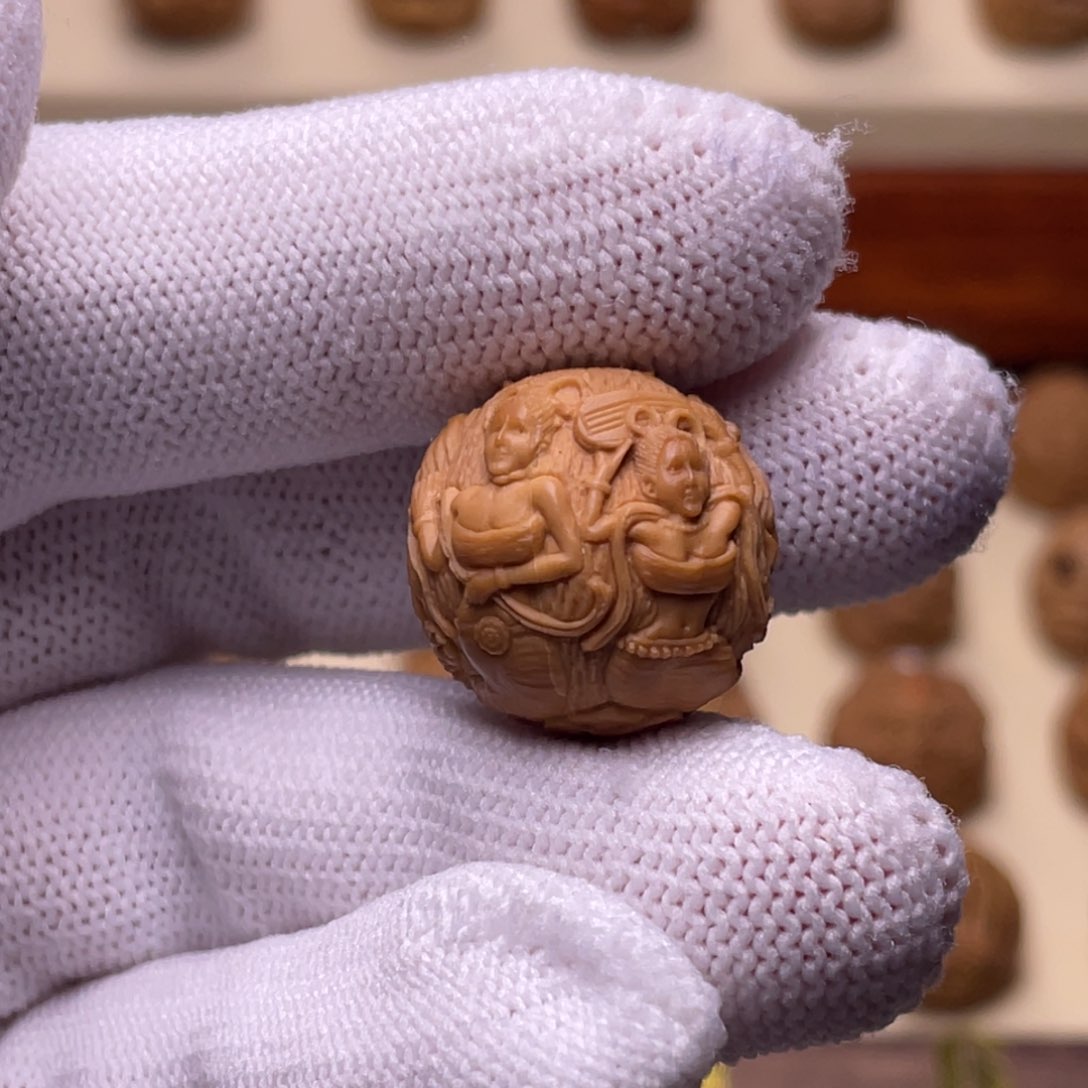 猴头核桃吊坠飞天美女18+