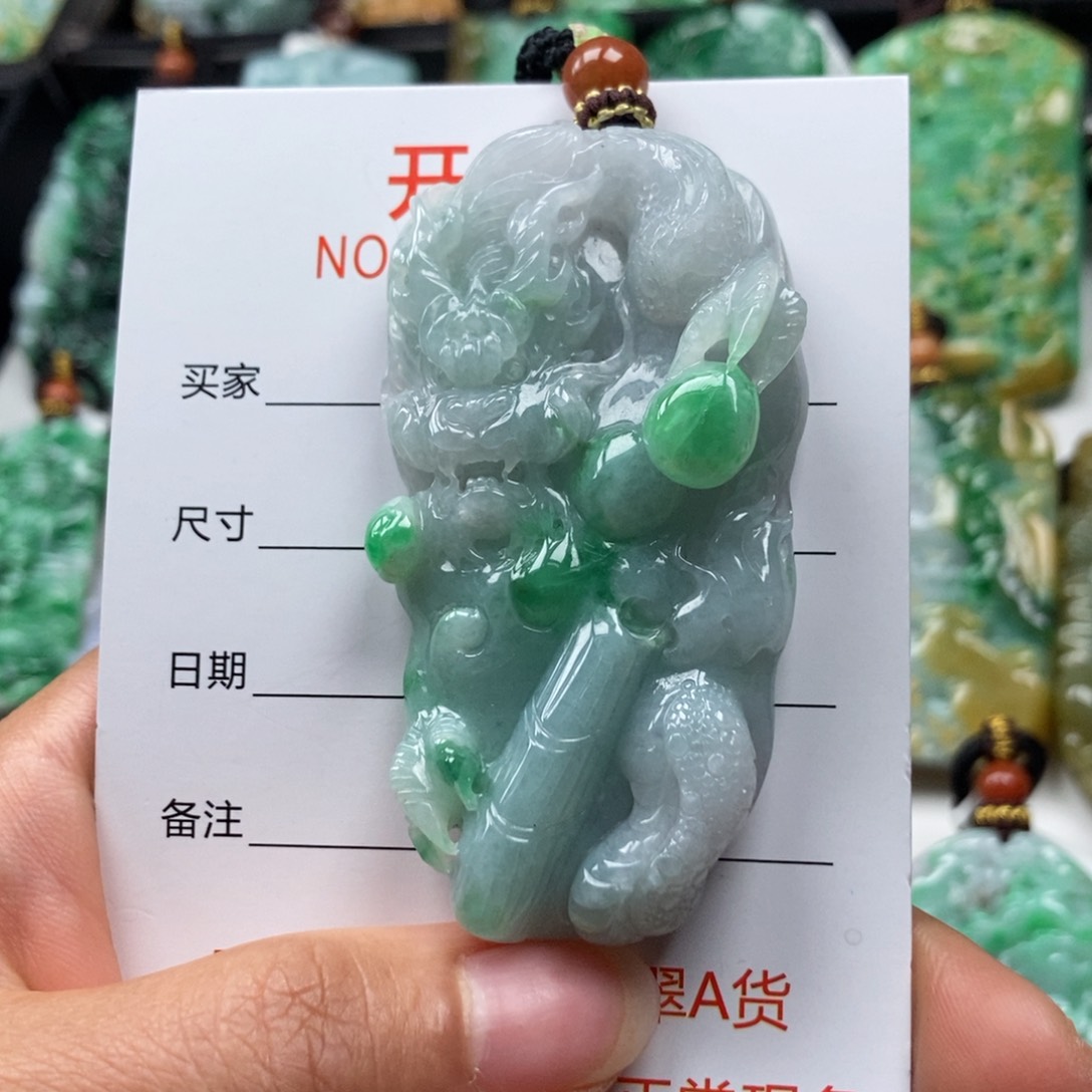 翡翠颈饰未镶嵌吊坠