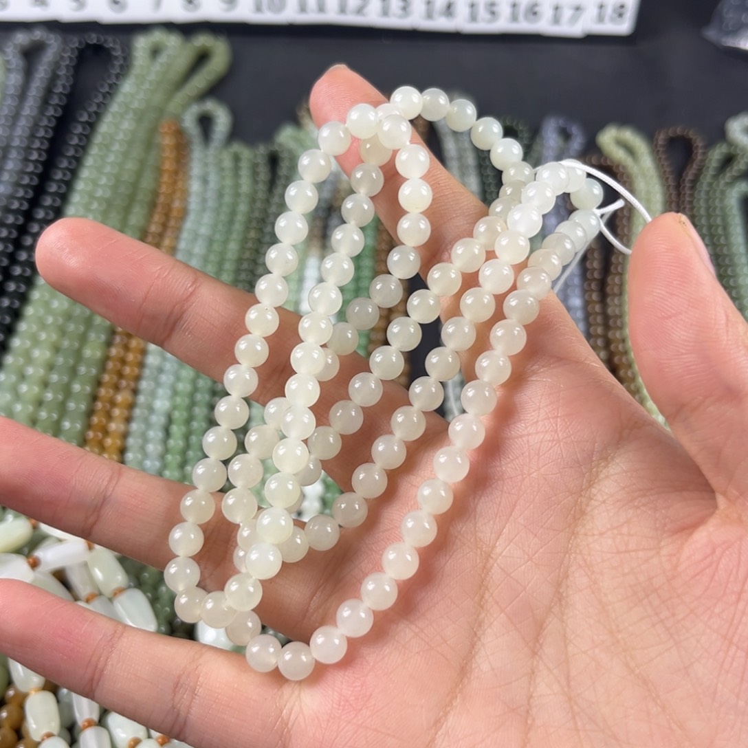 有***好和田玉未镶嵌颈饰