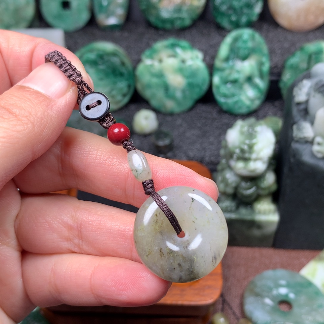 独山玉未镶嵌颈饰