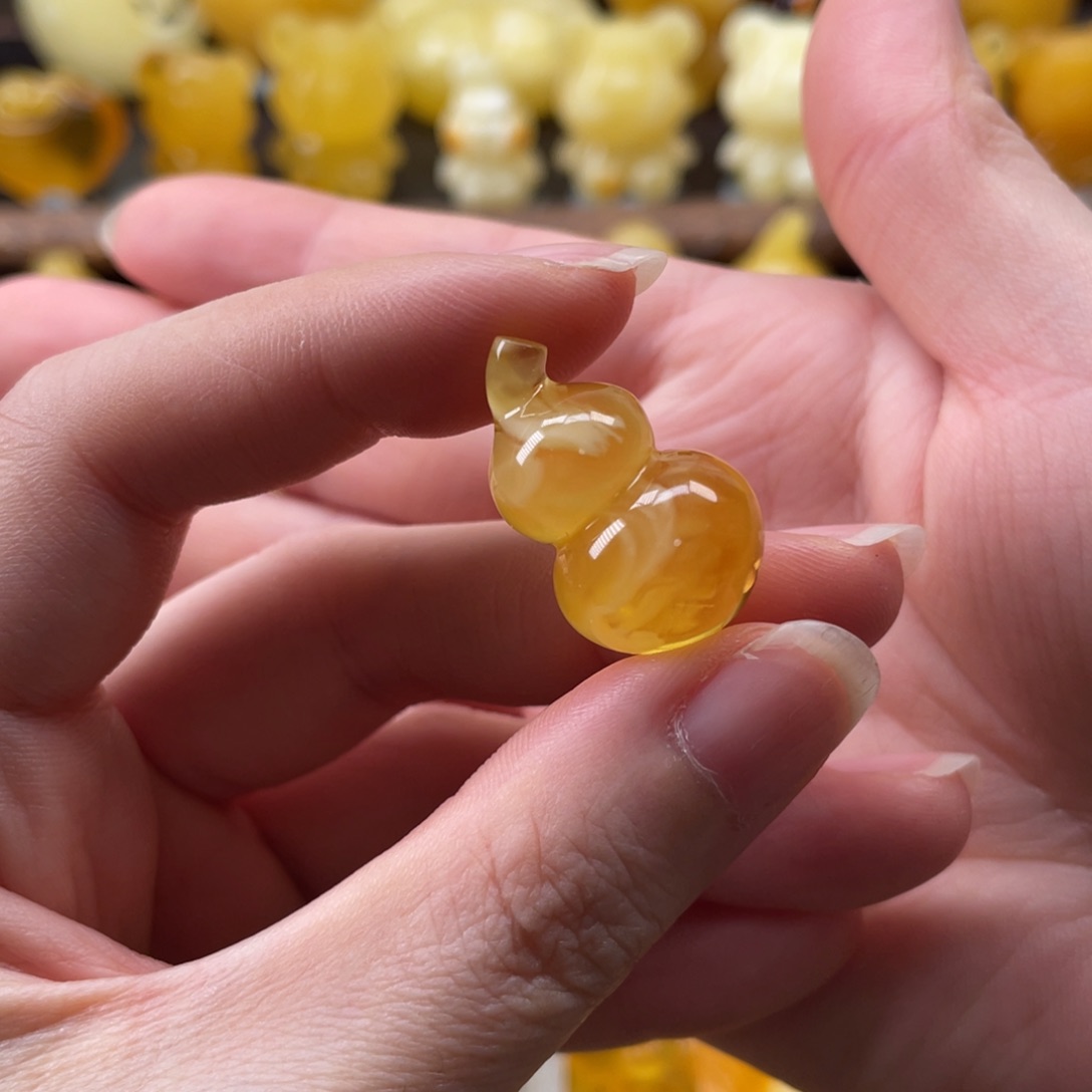 琥珀珠宝奇石未镶嵌