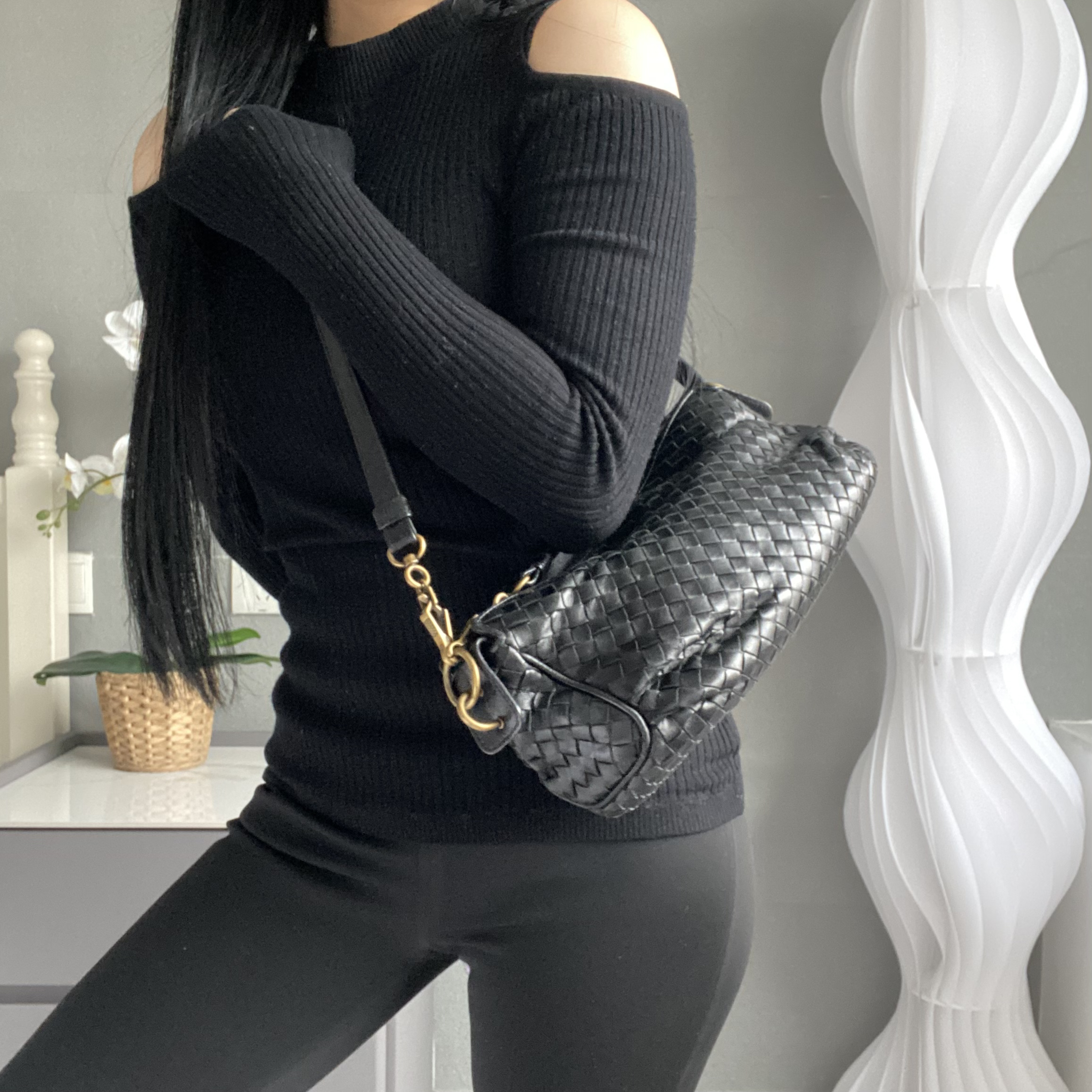 95新 BOTTEGA VENETA/葆蝶家 【可】黑色编织法棍斜挎包00 1232