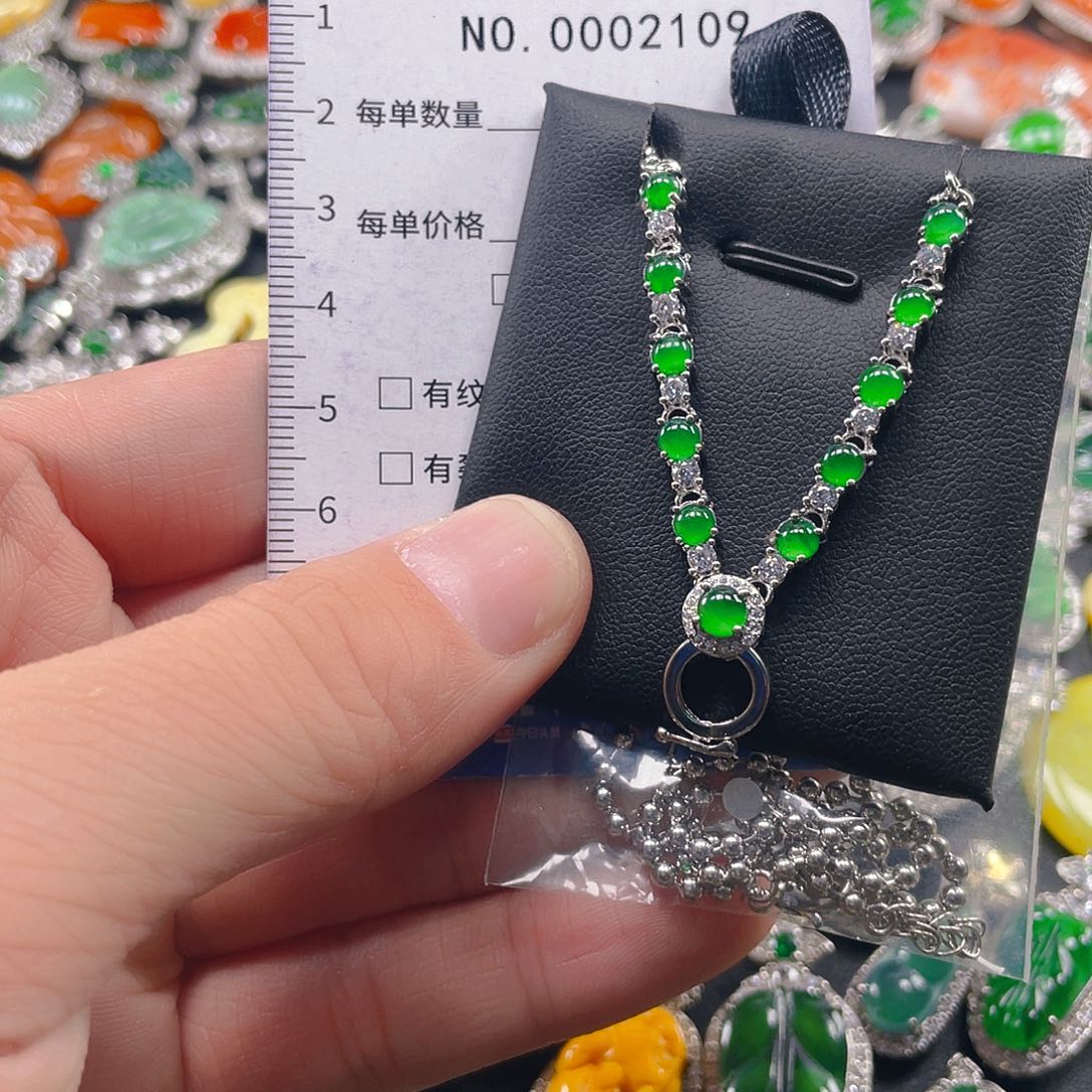 翡翠未镶嵌吊坠(不含链)