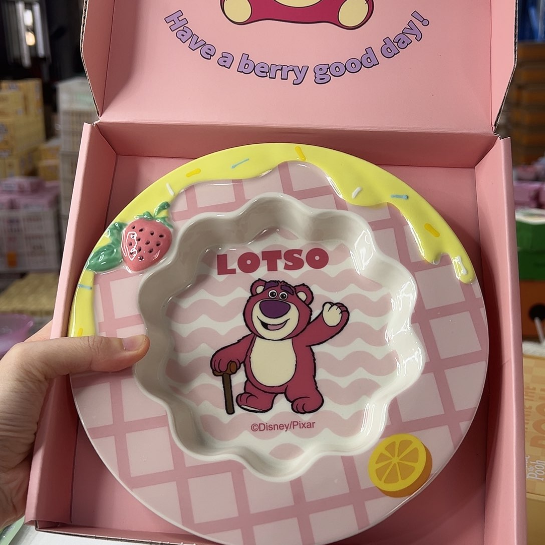 瓷草莓熊盘子陶瓷陶瓷