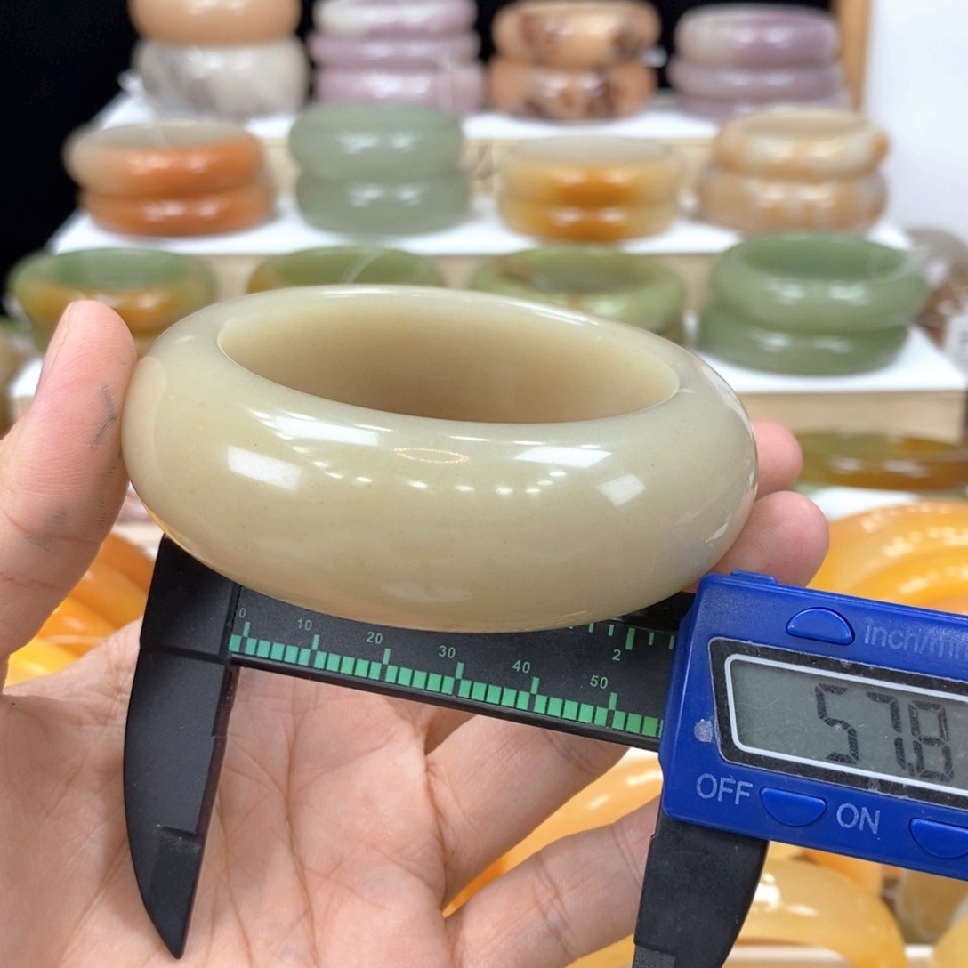 石英质玉未镶嵌手镯