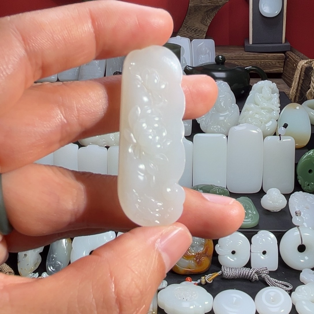 和田玉吊坠(赠链)未镶嵌