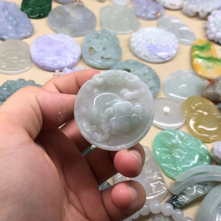 翡翠未镶嵌颈饰链接