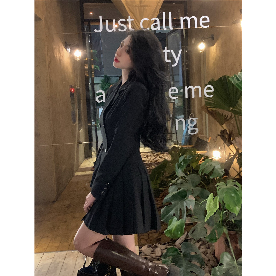 胖mm秋季通勤显瘦百褶西装中短裙时尚黑收腰连衣裙女
