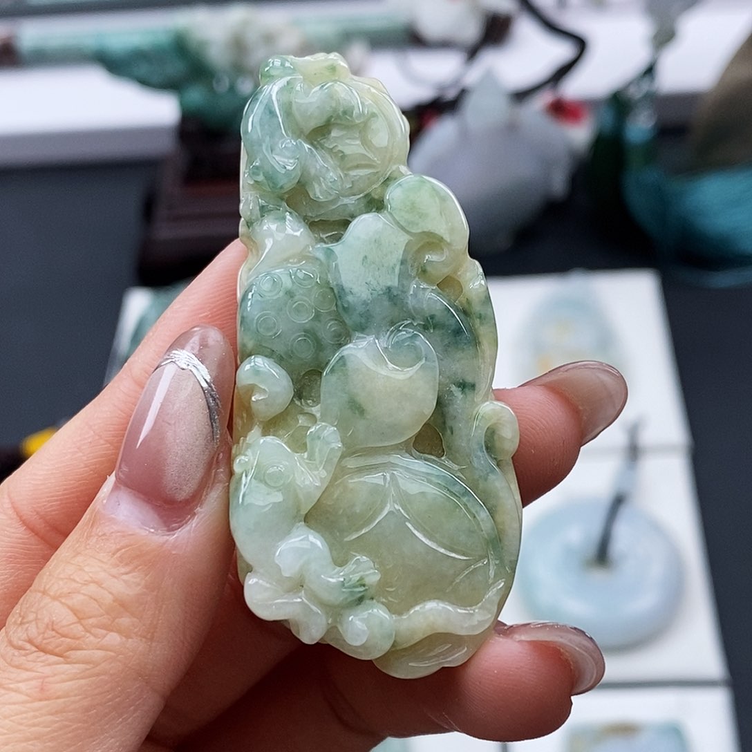 翡翠颈饰未镶嵌翡翠