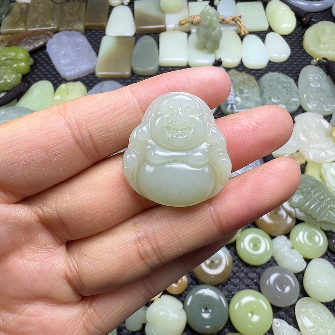 蓝***兔和田玉未镶嵌颈饰卡28（买断价，不退不换）