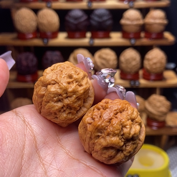 文玩核桃吊坠血舍利7