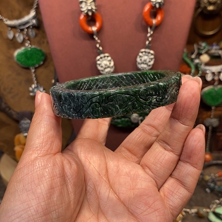 翡翠吊坠(赠链)未镶嵌