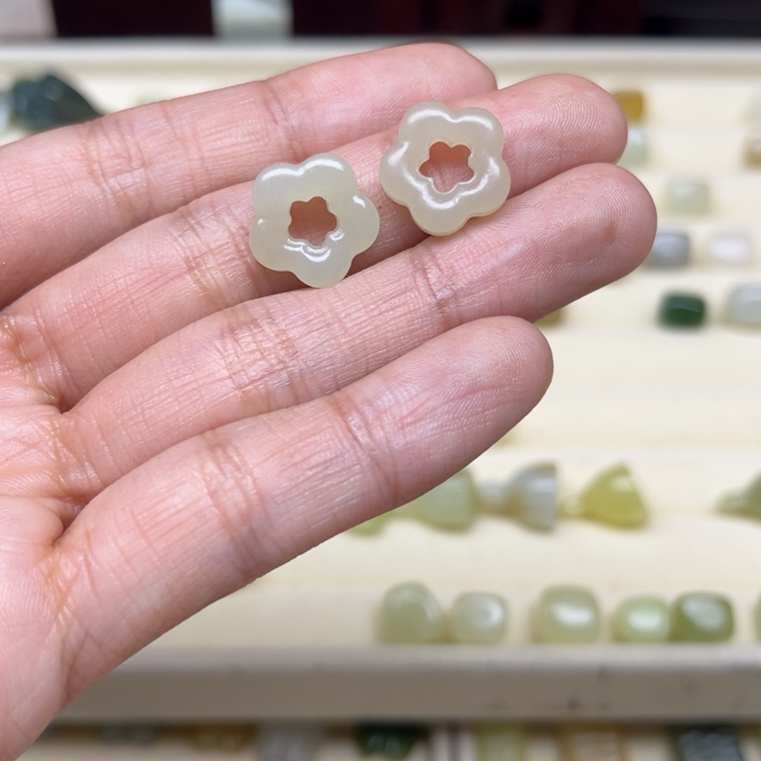 小****和田玉未镶嵌珠宝半成品