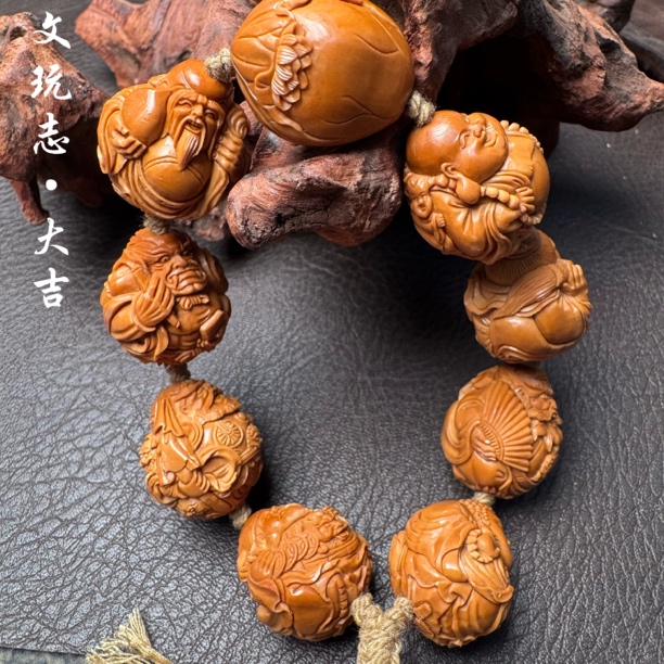 【文玩志】2.3妙女款群贤会（师傅累麻了系列）手工橄榄核雕刻