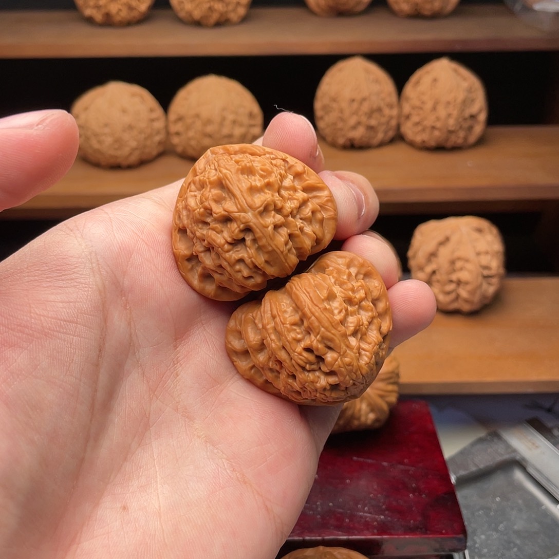 文玩核桃把件40红皮精配三角白实木气门