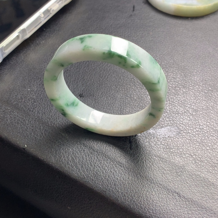 定制翡翠未镶嵌翡翠手镯
