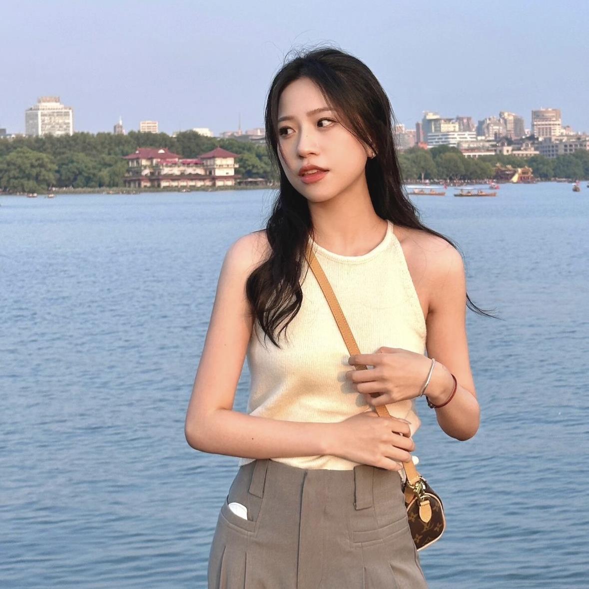 轻奢真皮包包16nano斜跨包拎包休闲包A4