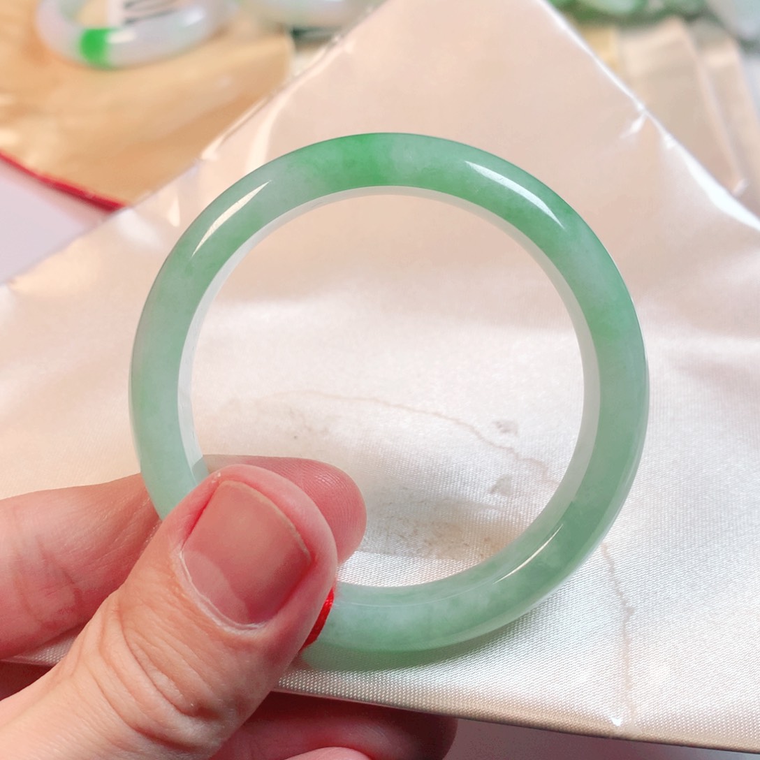 翡翠手镯未镶嵌翡翠手镯1066