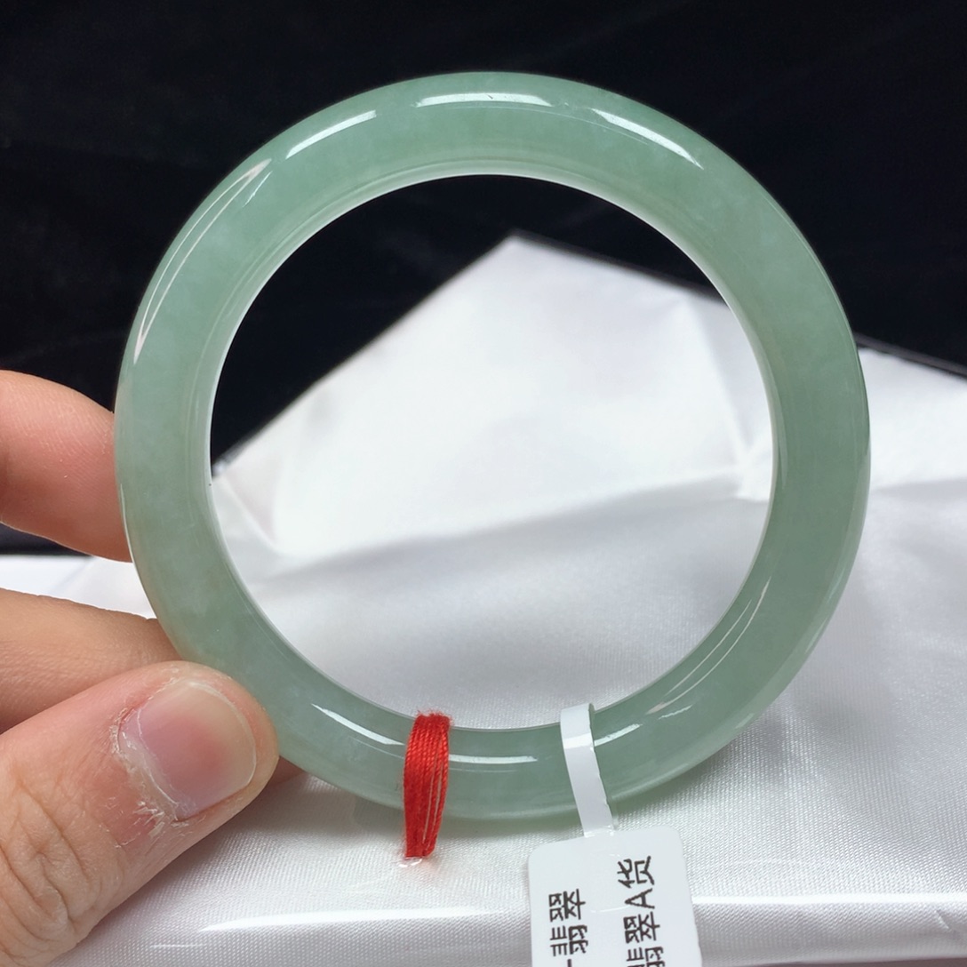 翡翠手镯（圆镯）未镶嵌55.6