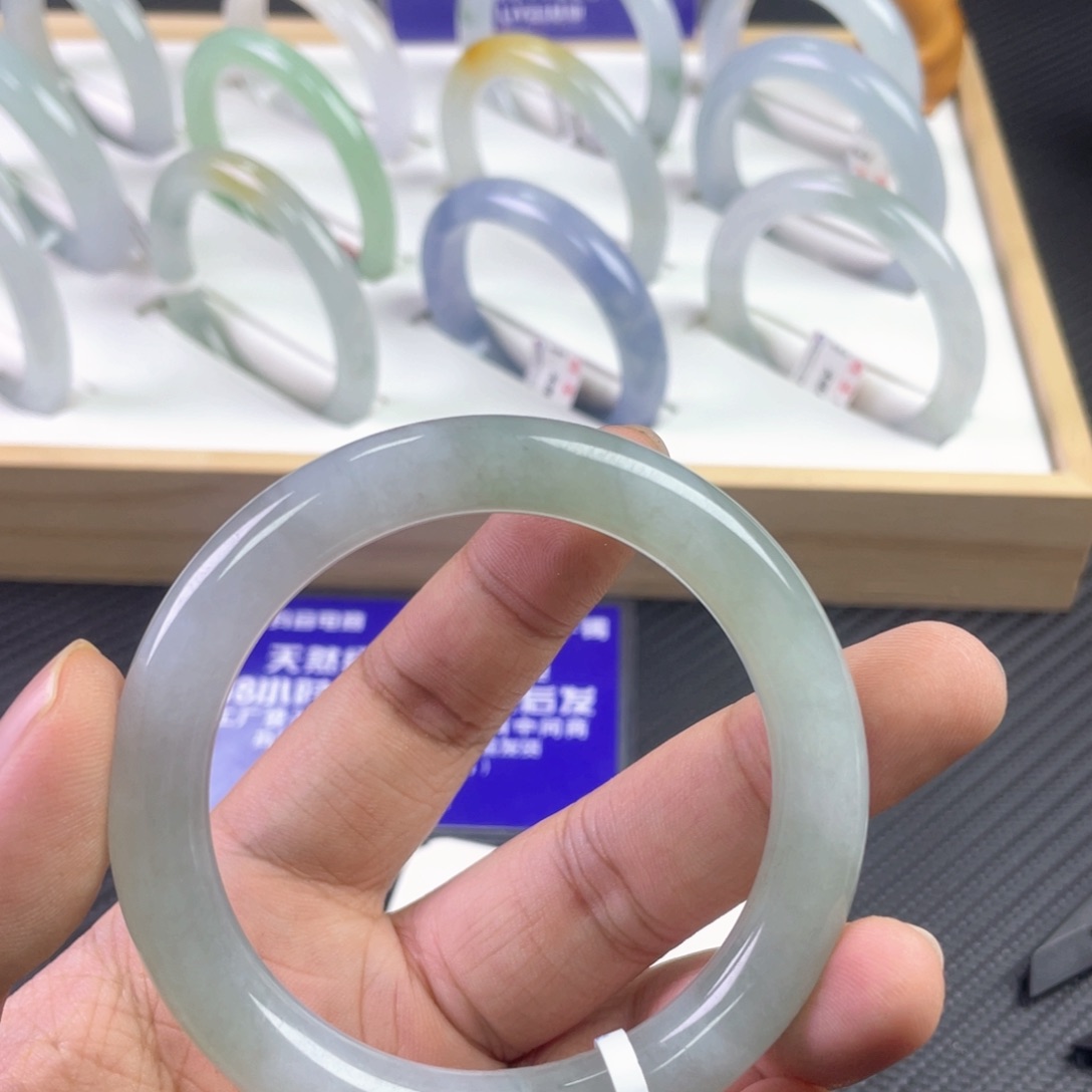 翡翠手镯未镶嵌天然缅甸a货翡翠手镯