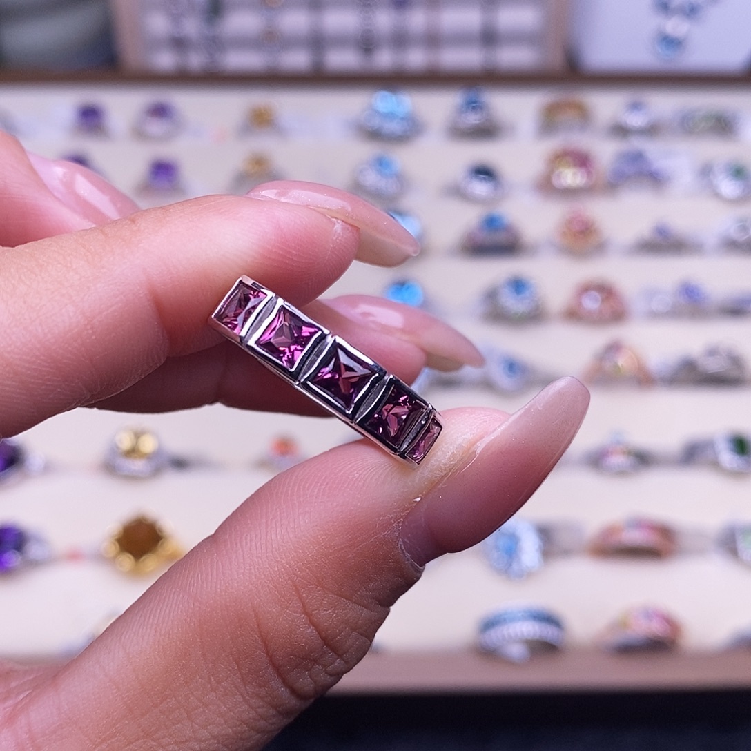 银S925镶嵌石榴石戒指