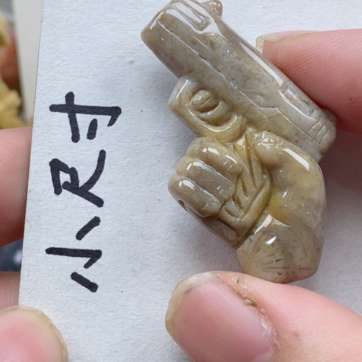 颈饰未镶嵌硅化珊瑚（珊瑚玉）