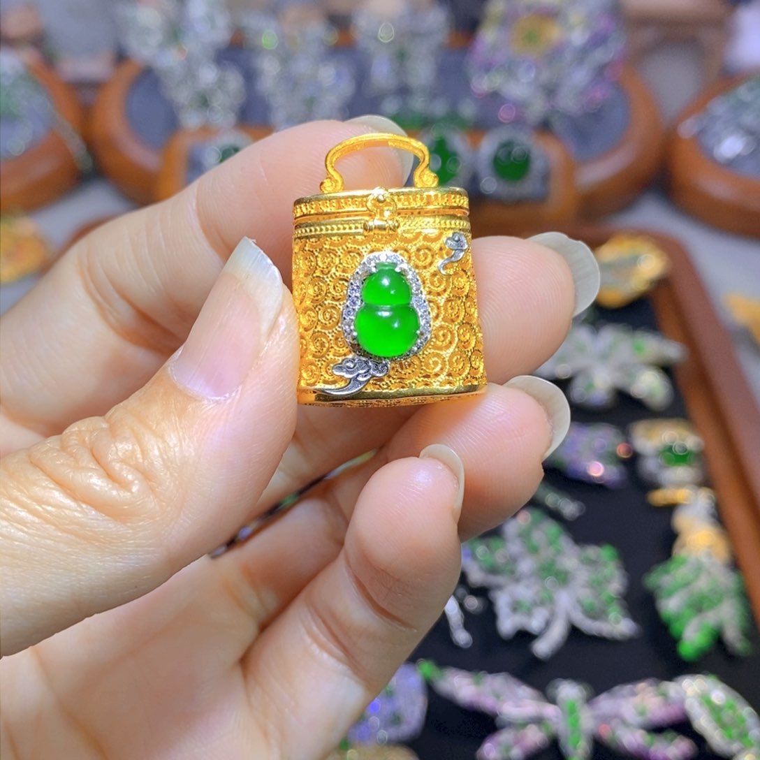 翡翠颈饰银S925镶嵌天然翡翠