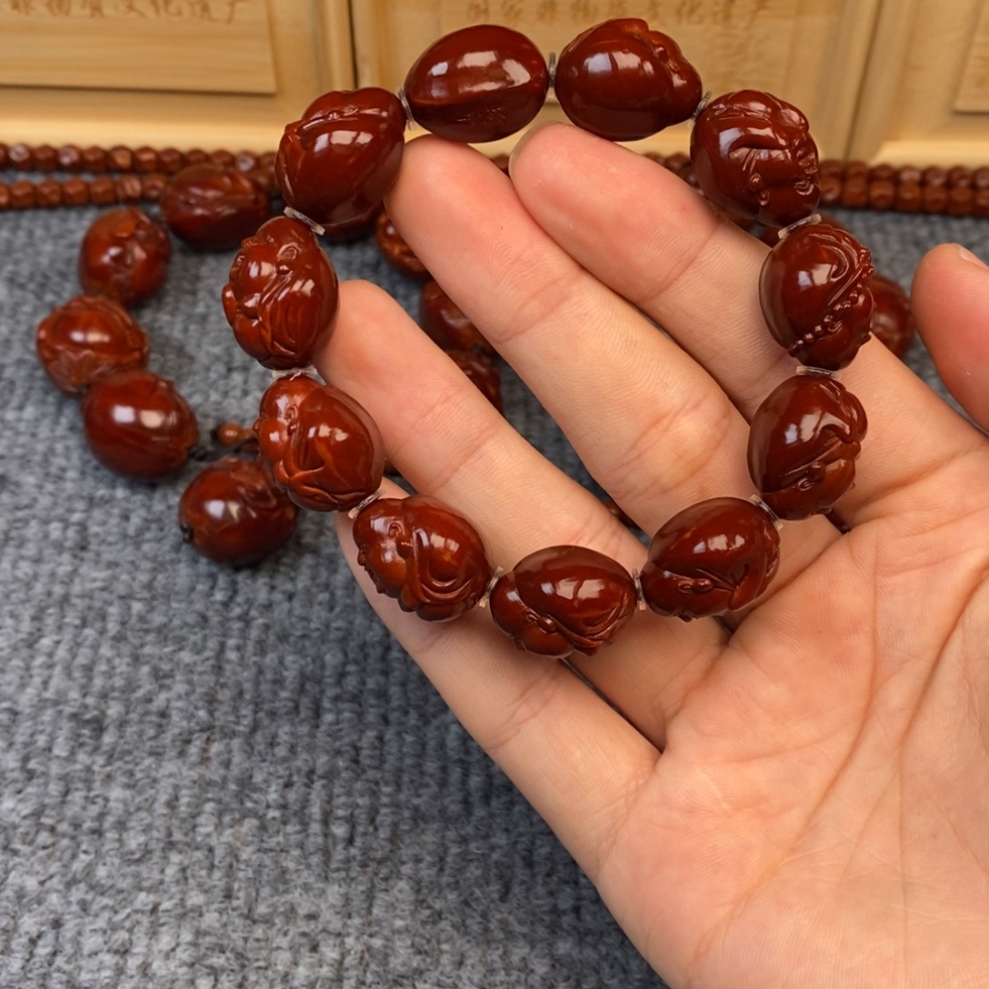 超***吊坠橄榄核鲨鱼弥勒