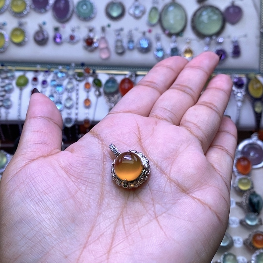 贵***旭岫玉银S925镶嵌颈饰