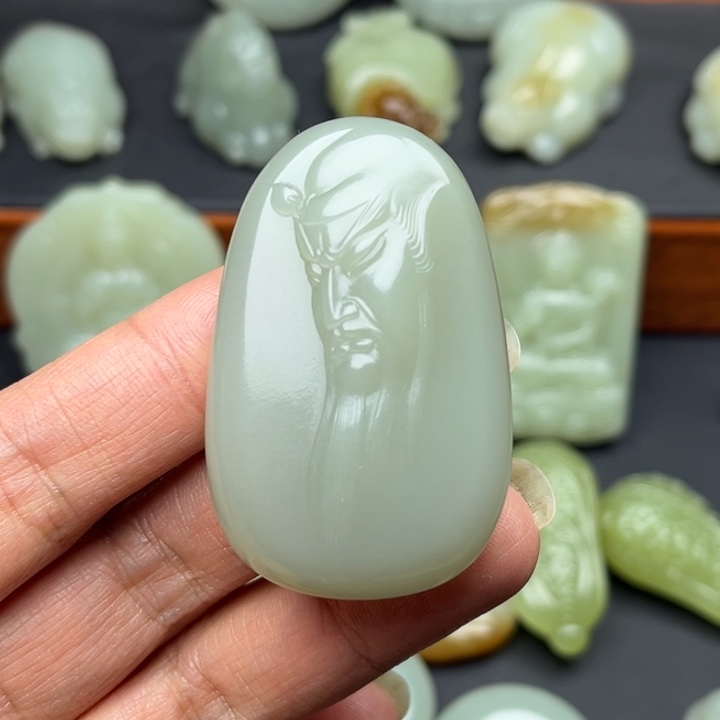 睢***磊和田玉未镶嵌颈饰