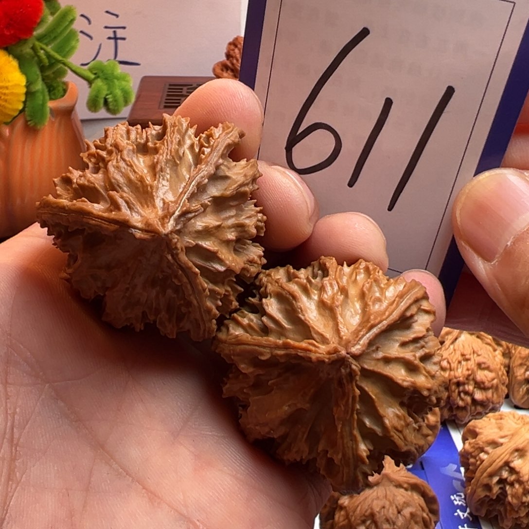 文玩核桃把件全品野生灯笼三棱41尺寸611号