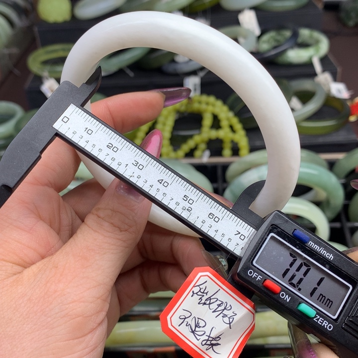 蛇纹石玉手镯未镶嵌577