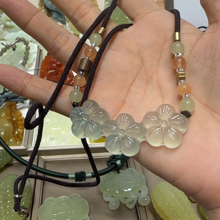 蛇纹石玉吊坠未镶嵌