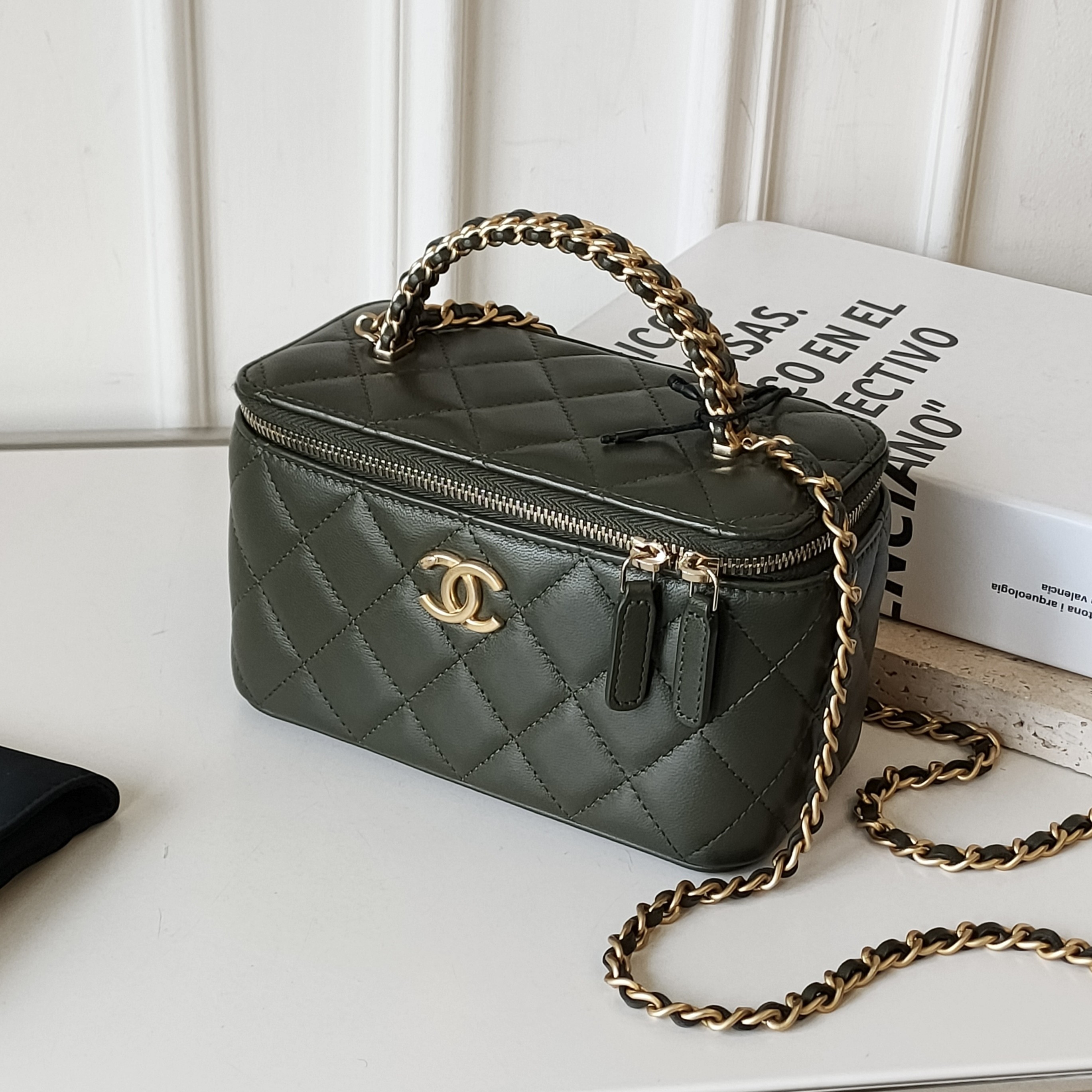 95新 Chanel/香奈儿 22K羊皮 皮穿链手柄化妆长盒斜挎包49664