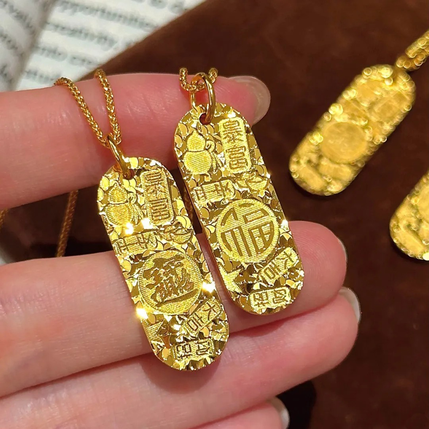 铜合金吊坠 新款仿金色碎冰冰吉言吊坠轻奢金牌项链精美饰品