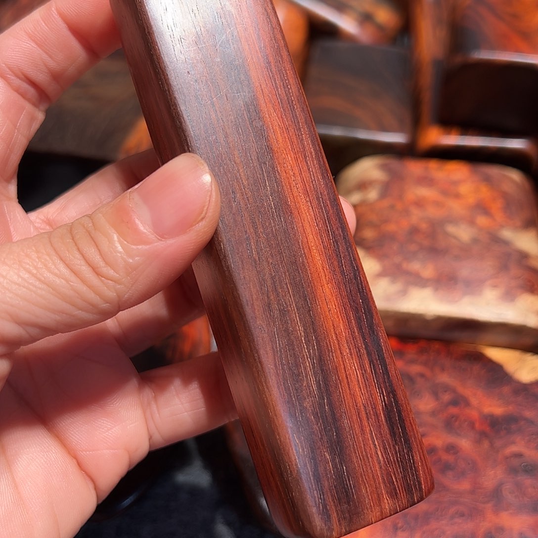 奥***泰交趾黄檀（大红酸枝）