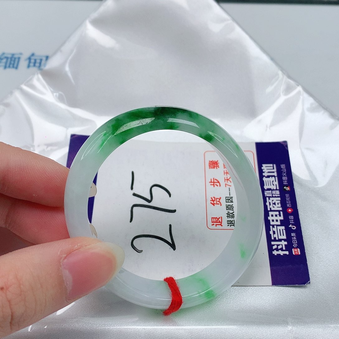 翡翠手镯未镶嵌翡翠