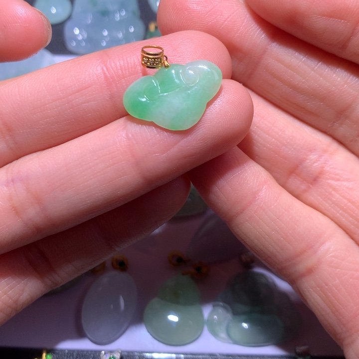 翡翠颈饰18K金镶嵌翡翠