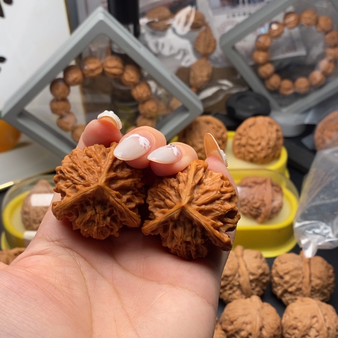 文玩核桃把件幸*花盘山三棱37