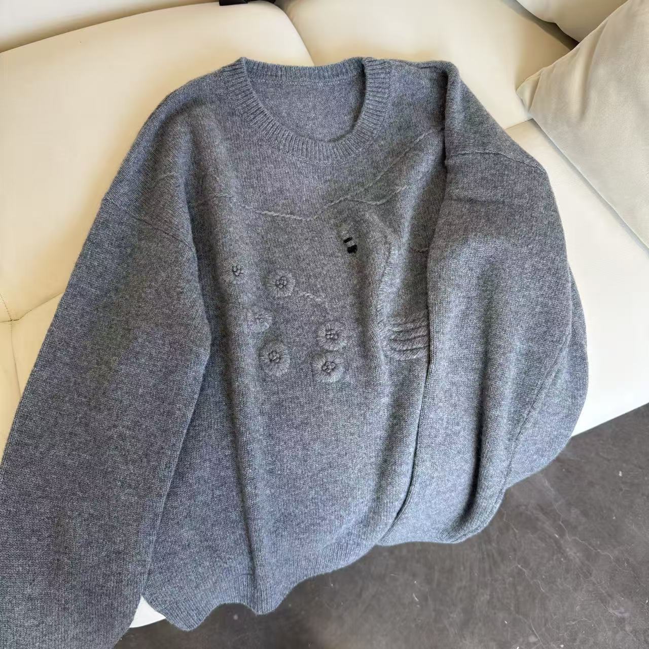 【百分百山羊绒】254355早秋重工立体手工天鹅款圆领羊绒衫