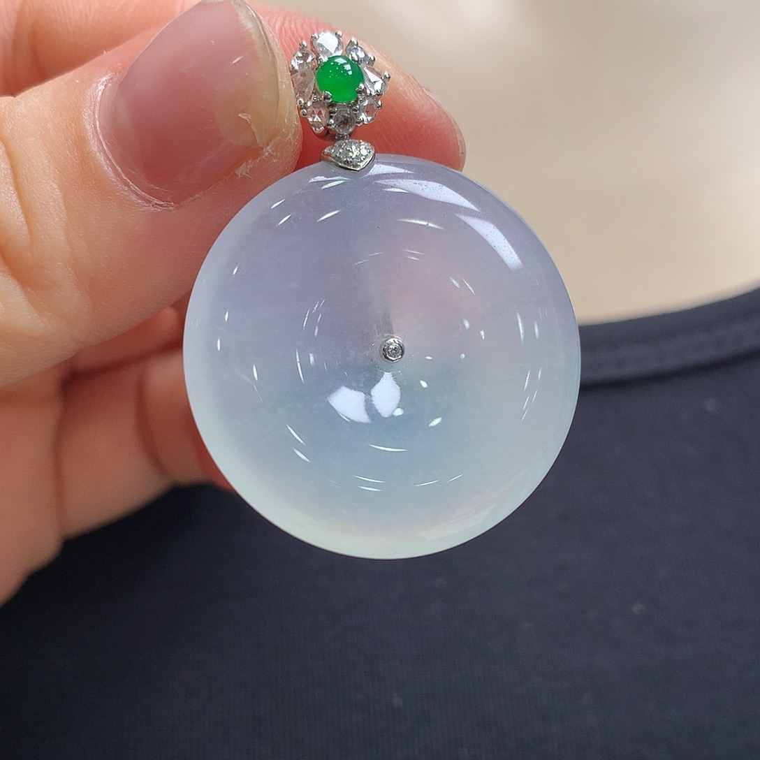 翡翠18K金镶嵌颈饰平安扣