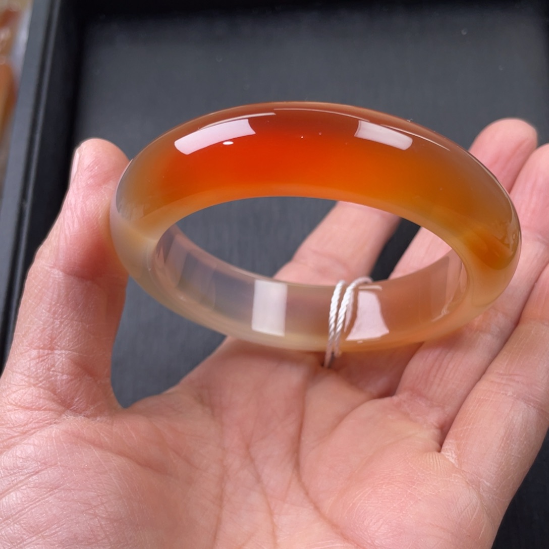 玛瑙/玉髓手镯未镶嵌55圈口